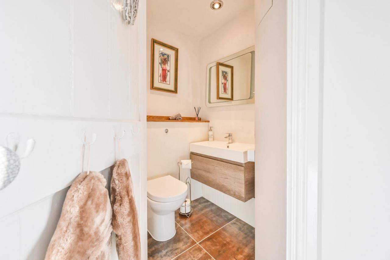 A Superb Bijou Retreat With Jacuzzi Near An Excellent Village Pub Yelverton Buitenkant foto