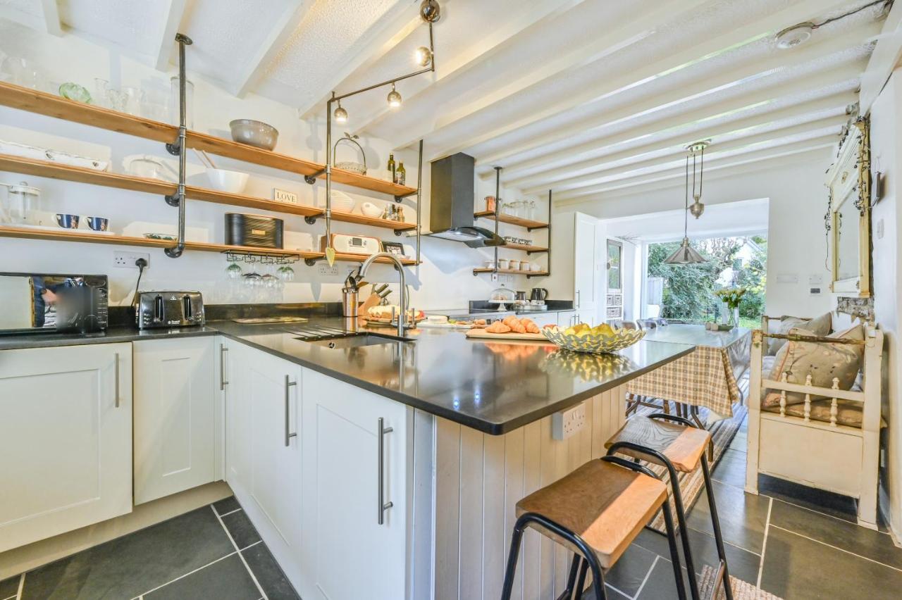 A Superb Bijou Retreat With Jacuzzi Near An Excellent Village Pub Yelverton Buitenkant foto