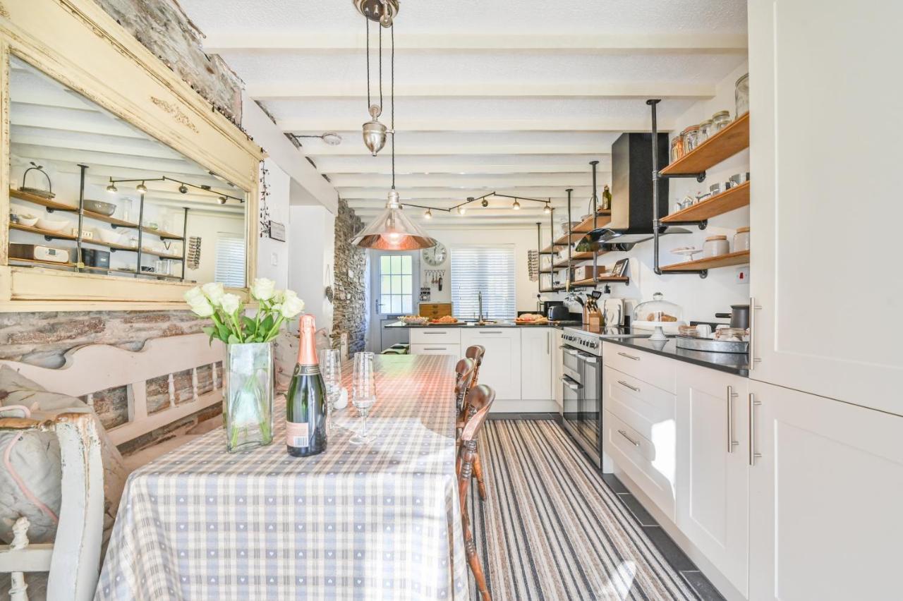 A Superb Bijou Retreat With Jacuzzi Near An Excellent Village Pub Yelverton Buitenkant foto