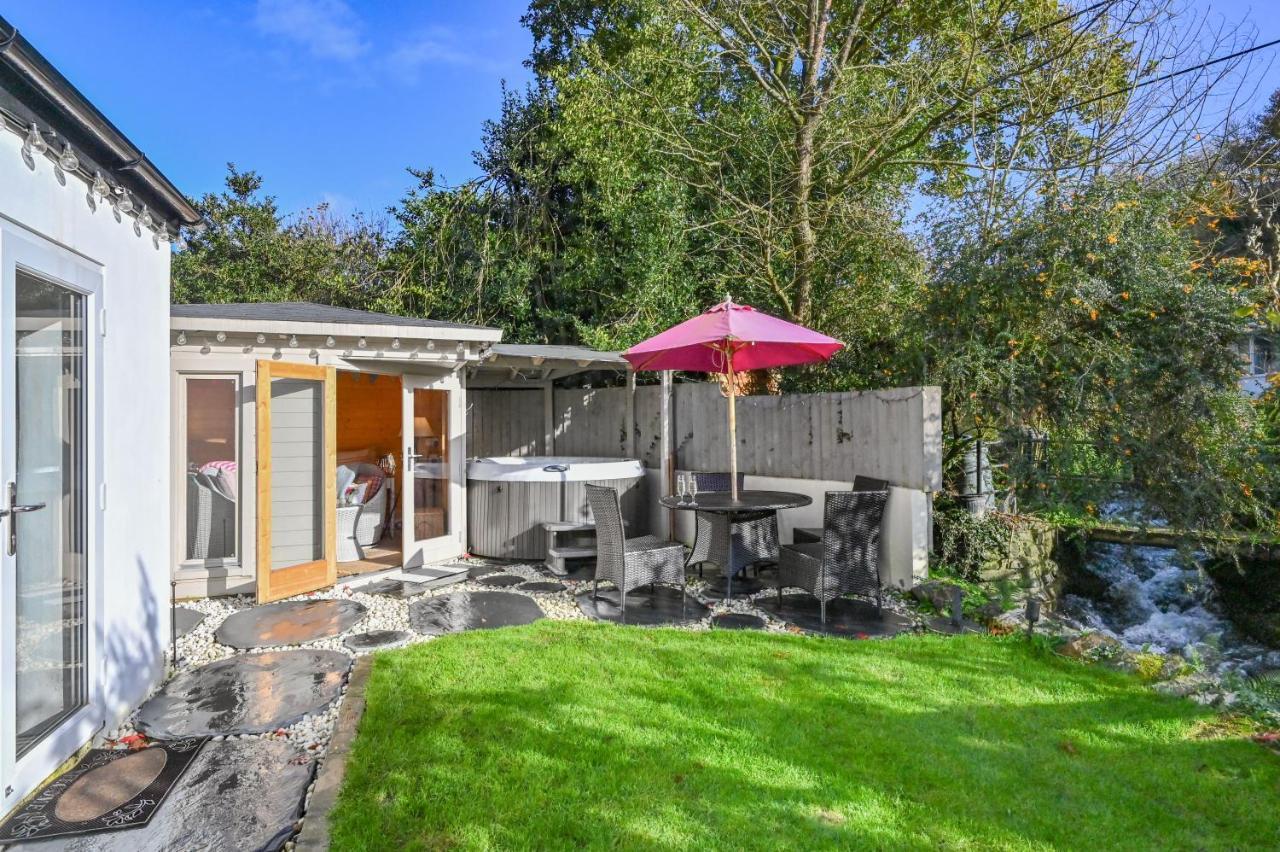 A Superb Bijou Retreat With Jacuzzi Near An Excellent Village Pub Yelverton Buitenkant foto