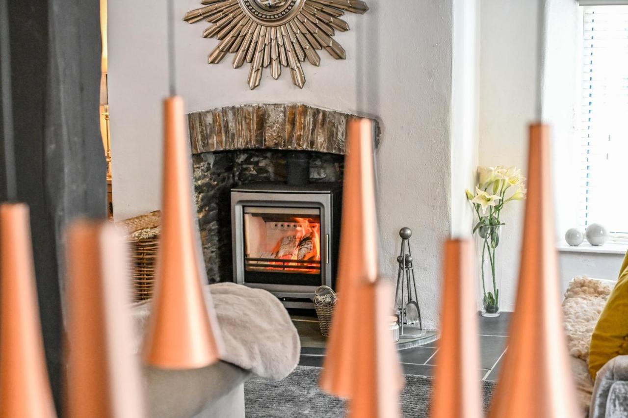 A Superb Bijou Retreat With Jacuzzi Near An Excellent Village Pub Yelverton Buitenkant foto