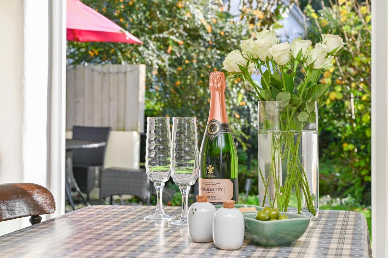 A Superb Bijou Retreat With Jacuzzi Near An Excellent Village Pub Yelverton Buitenkant foto