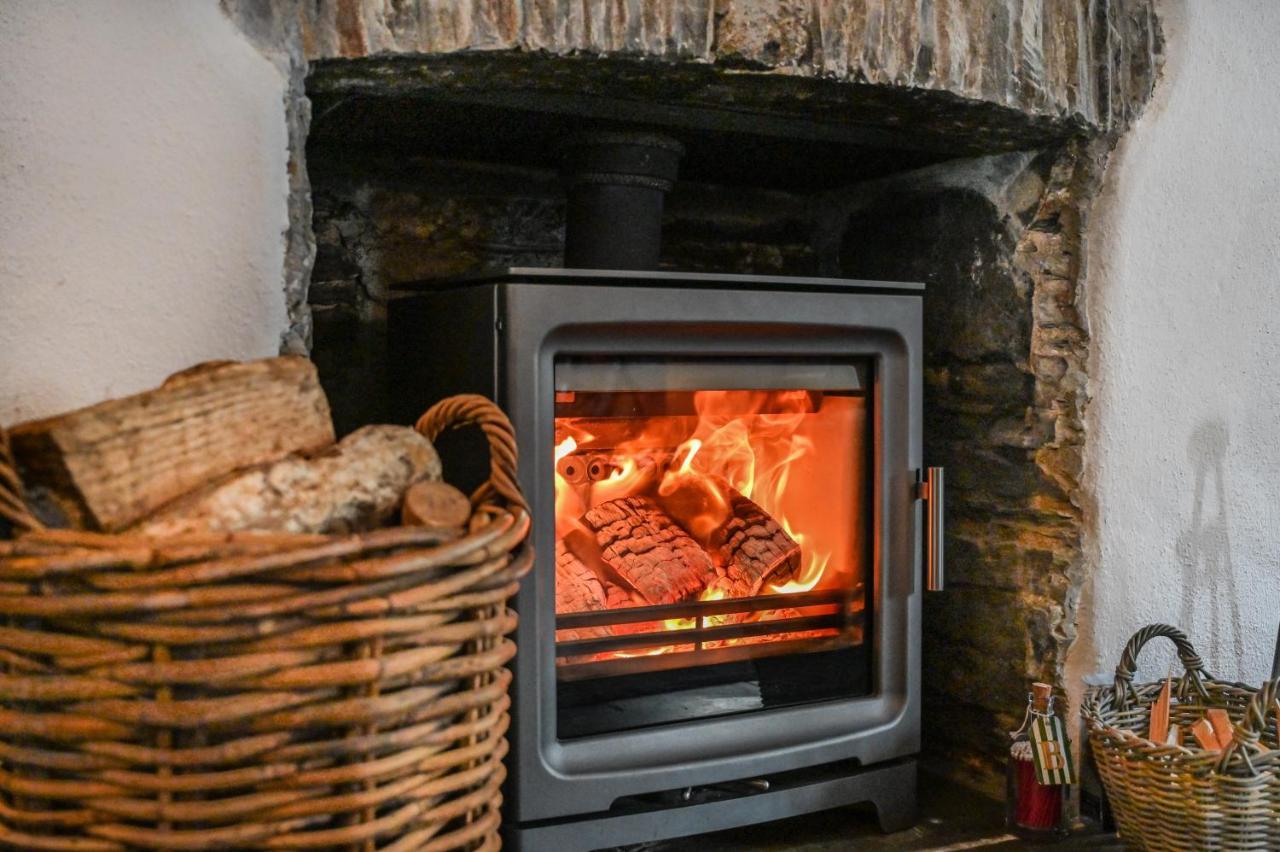 A Superb Bijou Retreat With Jacuzzi Near An Excellent Village Pub Yelverton Buitenkant foto
