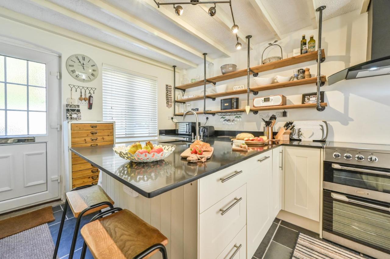 A Superb Bijou Retreat With Jacuzzi Near An Excellent Village Pub Yelverton Buitenkant foto